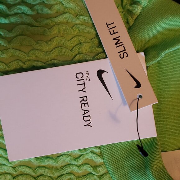 Nike runners slim top in lime green - Picture 4 of 4